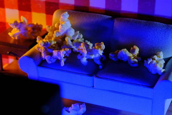 Movie Chill Concept Popcorn Miniature Couch Watching — Fotografia de Stock