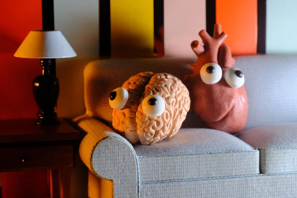 Anthropomorphic Heart Brain Sitting Together Sofa Concept Emotions Logic — Zdjęcie stockowe
