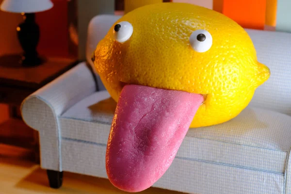 Silly Lemon Sticking Tongue Out Photo Bombing While Sitting Couch — стоковое фото