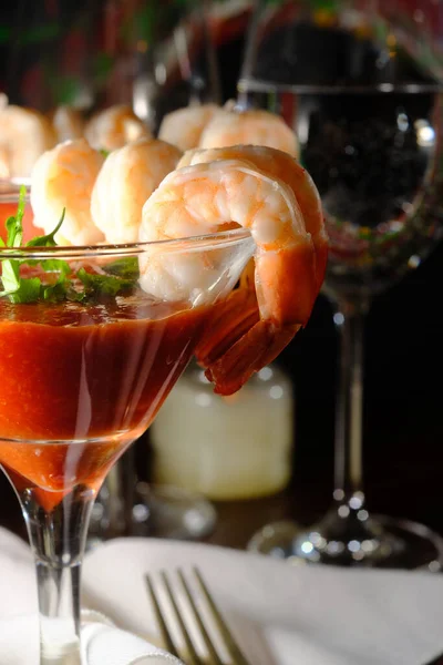 Delightful Tail Shrimp Cocktail Served Horseradish Dipping Sauce Martini Glass — стоковое фото