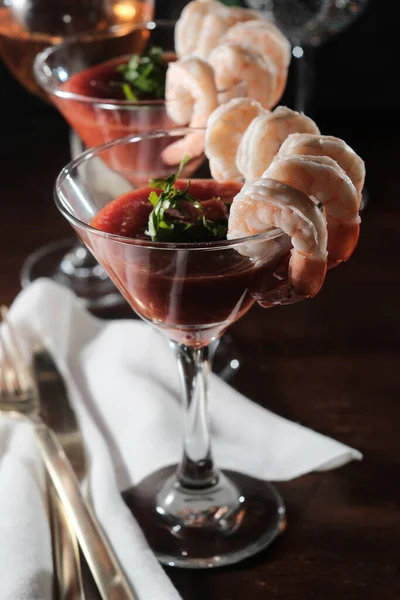 Delightful Tail Shrimp Cocktail Served Horseradish Dipping Sauce Martini Glass — Stock Photo, Image