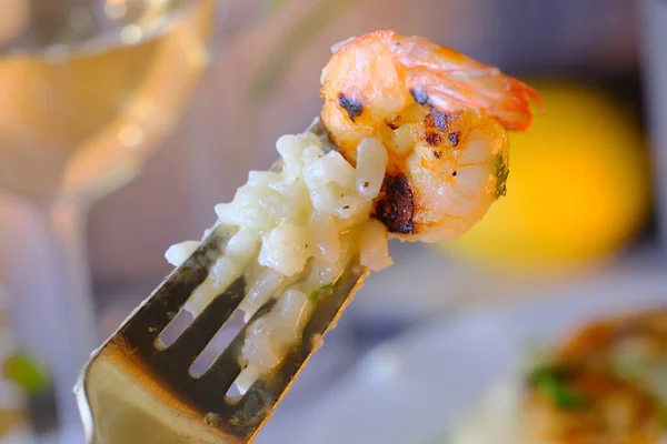 Fancy Italian Shrimp Risotto Dinner Served Glass Fine Pinot Grigio — Fotografia de Stock