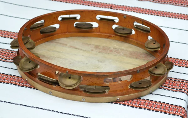 Instrumento de música folclórica pandeiro — Fotografia de Stock