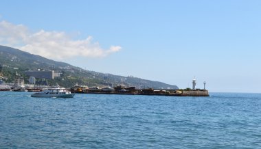 mavi deniz ve güzel kaya.