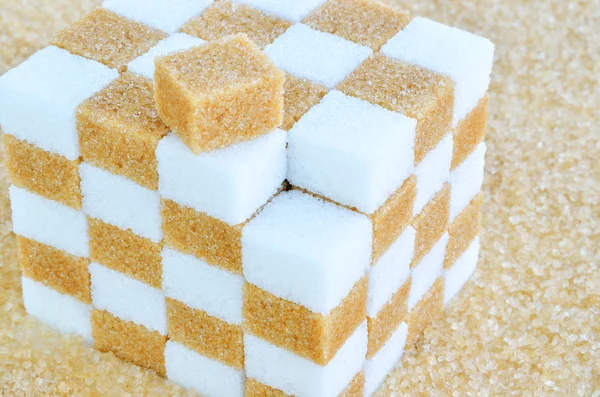 Cubo de terrones de azúcar moreno y blanco — Foto de Stock