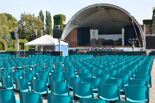 Sommerkonzertsaal im Freien im Park — Stockfoto