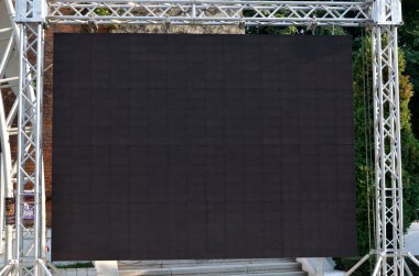 Dışarıda büyük bir led ekran