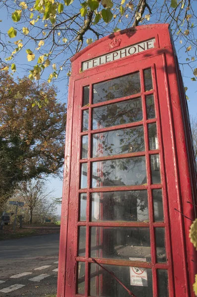 英国乡村红色电话亭 — 图库照片