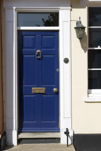 Portas azuis, velha casa vitoriana — Fotografia de Stock