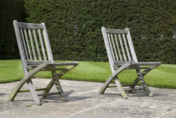 Zwei Gartenstühle — Stockfoto