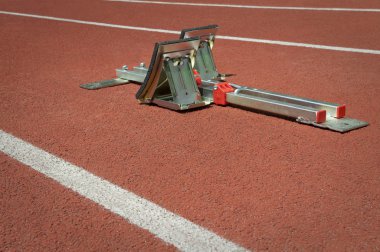 Kırmızı ekose koşu parkuru tarihinde başlayan blok