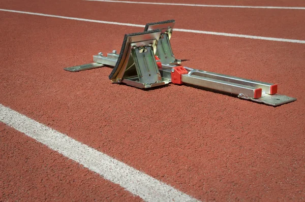 Kırmızı ekose koşu parkuru tarihinde başlayan blok