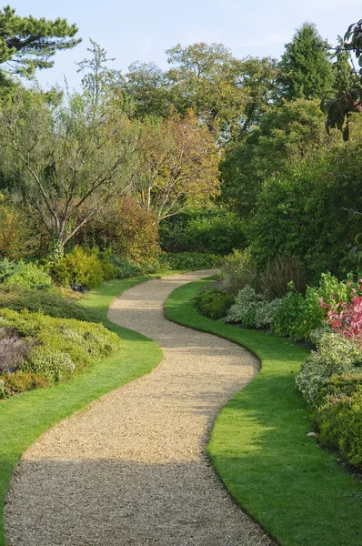 Serpentine garden path — Stock Photo, Image