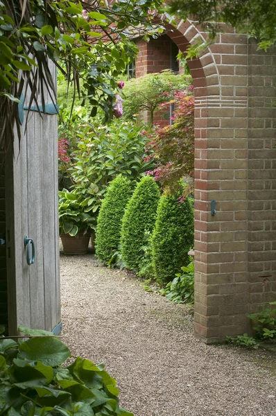 Englischer ummauerter Garten — Stockfoto