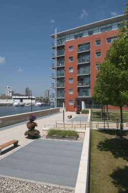 Modern waterfront daireler uk