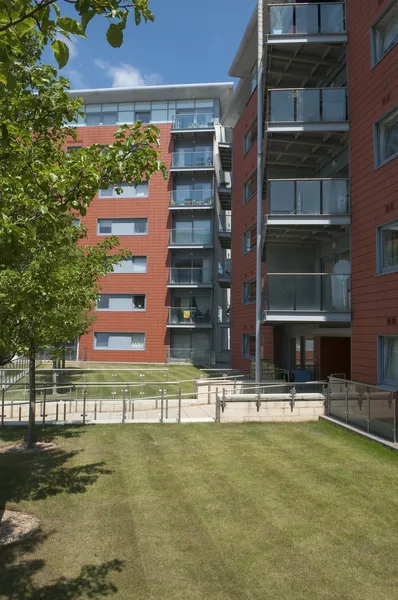 Moderne blok van flats uk — Stockfoto