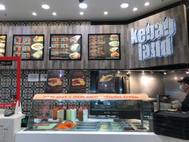 Christchurch NZ Sep 222: Menüde çeşitli yemekler bulunan kebap dükkânı lezzetli geleneksel yemekler güzel dekorasyon ve hızlı servis 