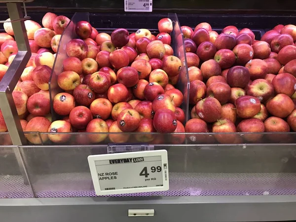 Rote Äpfel Auf Einem Markt — Stockfoto