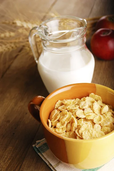 Cereals and milk — Stock Photo, Image