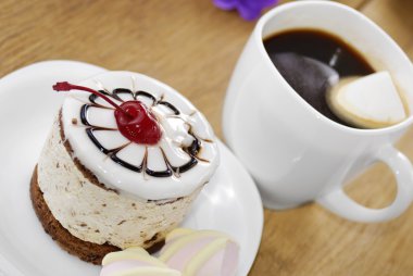 sıcak kahve ve lezzetli kek