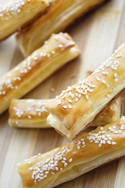 Sadece fırında çıtır puf böreği