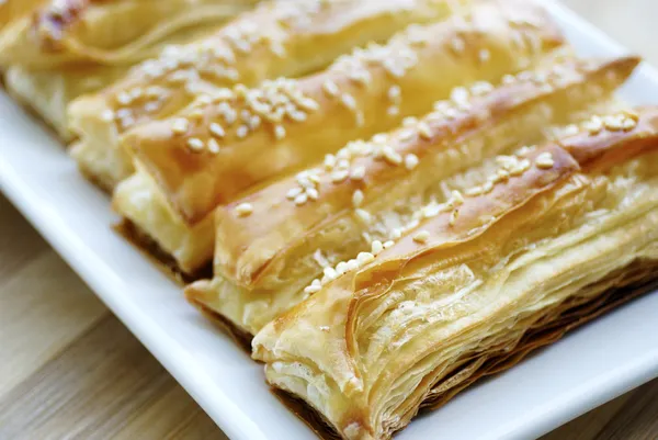 Sadece fırında çıtır puf böreği