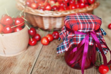 kiraz ahşap tablo ile jar