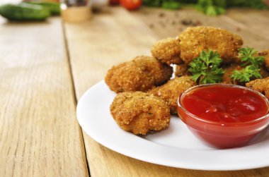 kızarmış tavuk nuggets plaka ahşap tablo