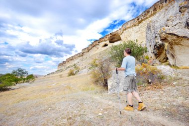 Yetişkin bir adam ile trekking Polonyalılar hiking