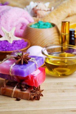 Spa ayarı doğal sabun ve deniz tuzu