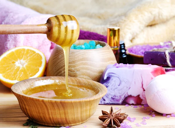 Spa ayarı doğal sabun ve deniz tuzu