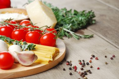 pasta malzemeler ahşap tablo