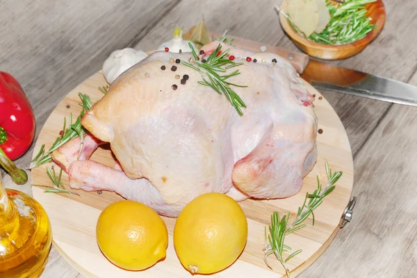 Raw whole chicken on the board — Stock Photo, Image