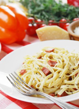 makarna carbonara ahşap tablo