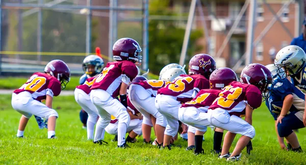 Kids Football Players in Line of Scrimmage — Stock Photo, Image