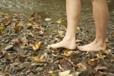 nehir üzerinde gidiş feet
