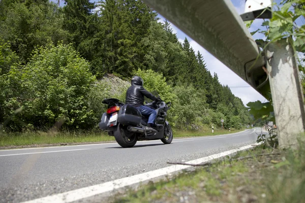 Motorfiets met een motorrijder - Stok İmaj