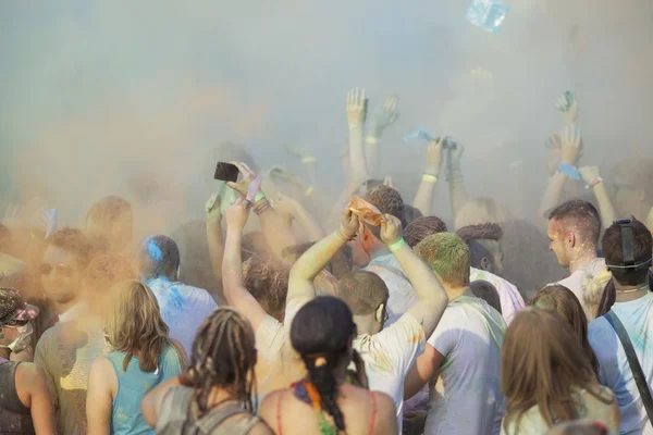 Holi φεστιβάλ, με πολλούς ανθρώπους — Φωτογραφία Αρχείου