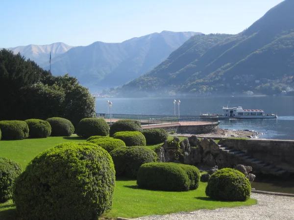 Giardino sul lago — Foto Stock