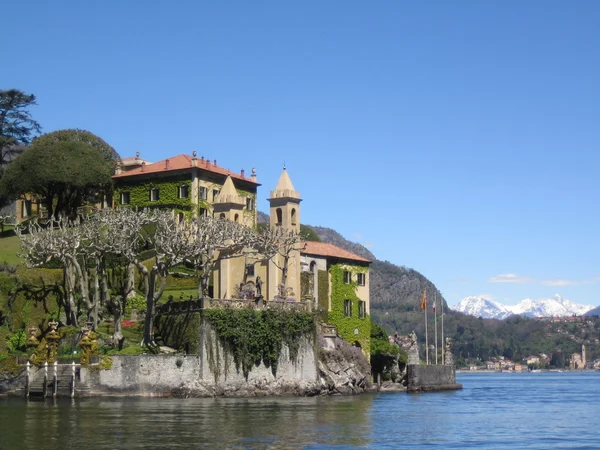 Villa nas margens do lago de como Fotografia De Stock