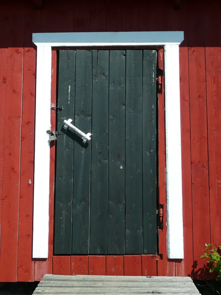 Czarne drzwi drewniane — Zdjęcie stockowe