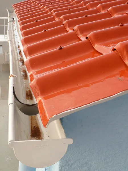 Kırmızı kiremitli çatının