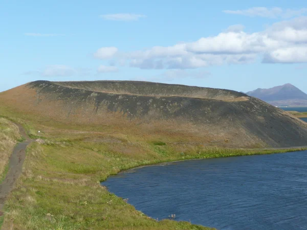 Liten krater på sjön myvatn — Stockfoto