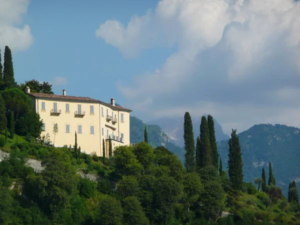 Villa on a hill — Stock Photo, Image