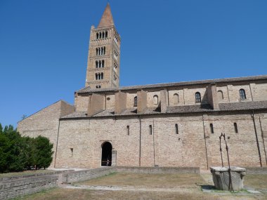 Çan kulesinde pomposa Manastırı