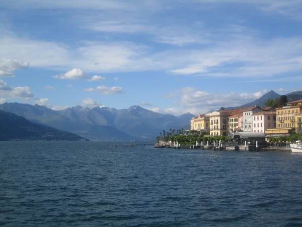 Como Gölü'nün görünümü — Stok fotoğraf