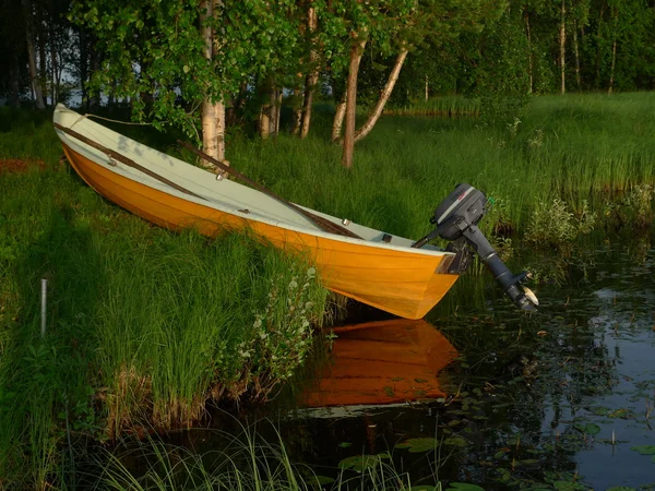 Yellow boat in lapland — Stock Photo, Image