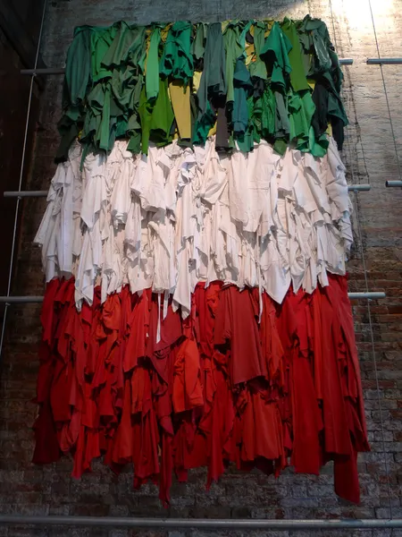 Italská vlajka v kusech — Stock fotografie