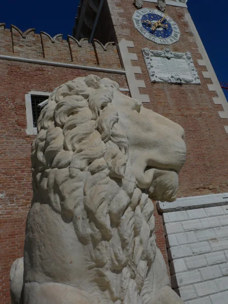 Scultura del leone all'arsenale — Foto Stock