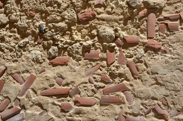 Kırmızı kiremit ile duvar — Stok fotoğraf